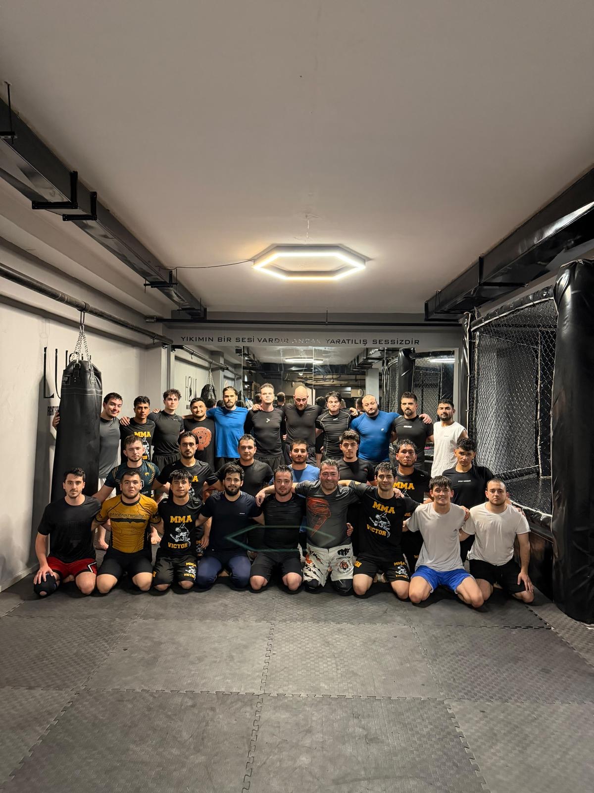 Eskişehir BJJ takımı Carnivore Jiu Jitsu salonunda toplu antrenman sonrası